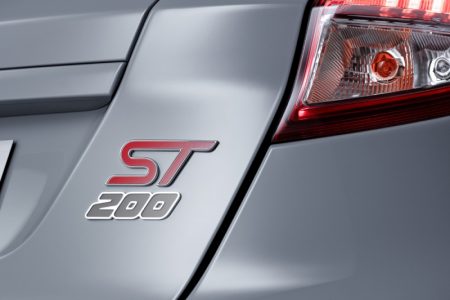Ford Fiesta ST200: Uno de los hothatch más radicales recibe 18 CV extra y cambios estéticos