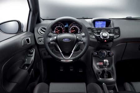 Ford Fiesta ST200: Uno de los hothatch más radicales recibe 18 CV extra y cambios estéticos