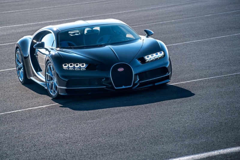 El Bugatti Chiron vuela hasta los 400 km/h y se detiene en menos de un minuto