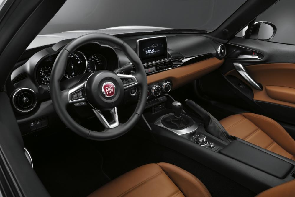 El Fiat 124 Spider aterriza en España desde 25.990 euros: ¿?ste o el Mazda MX-5? 3