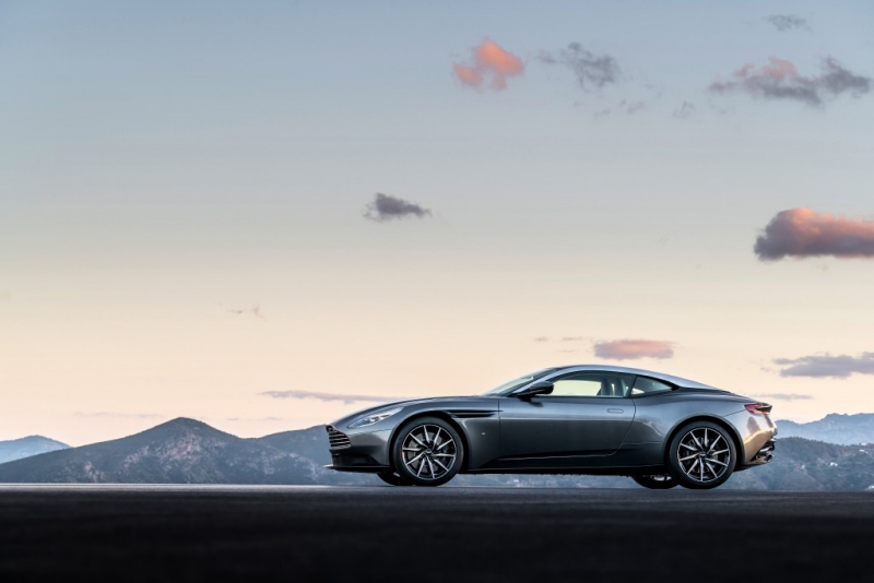 Aston Martin trabaja en un nuevo deportivo de motor central