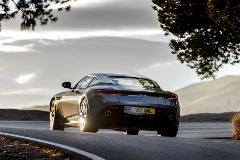 El Aston Martin DB11 V8 debutará este mes de abril, corazón alemán y 530 caballos