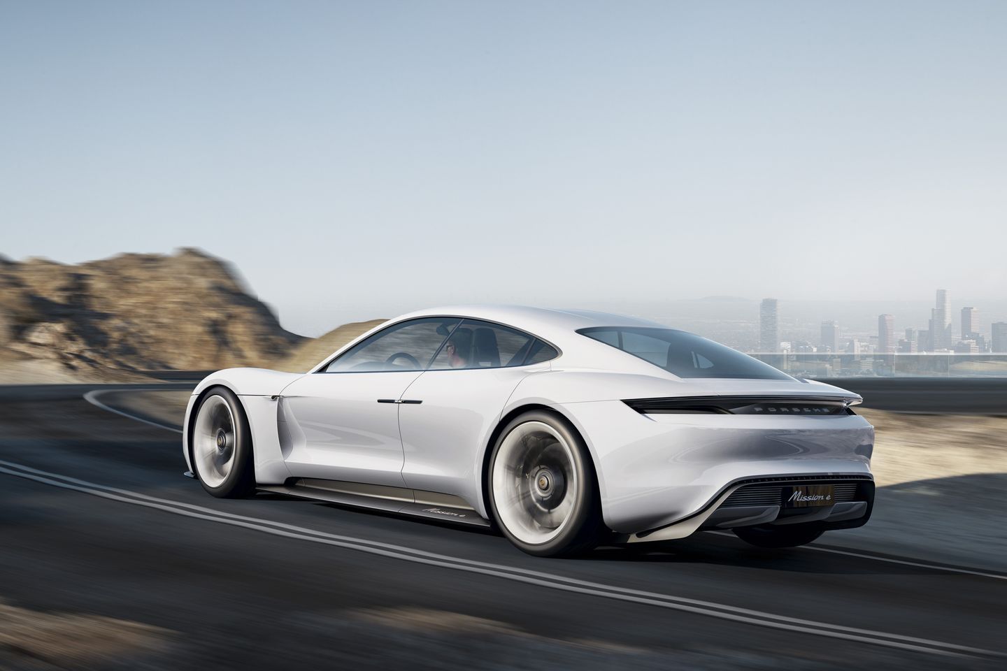 Porsche aspira a vender más de 20.000 unidades del Mission E en 2019