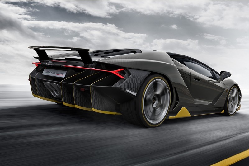 Lamborghini Centenario, fibra de carbono y 770 caballos para celebrar la historia del toro italiano 2