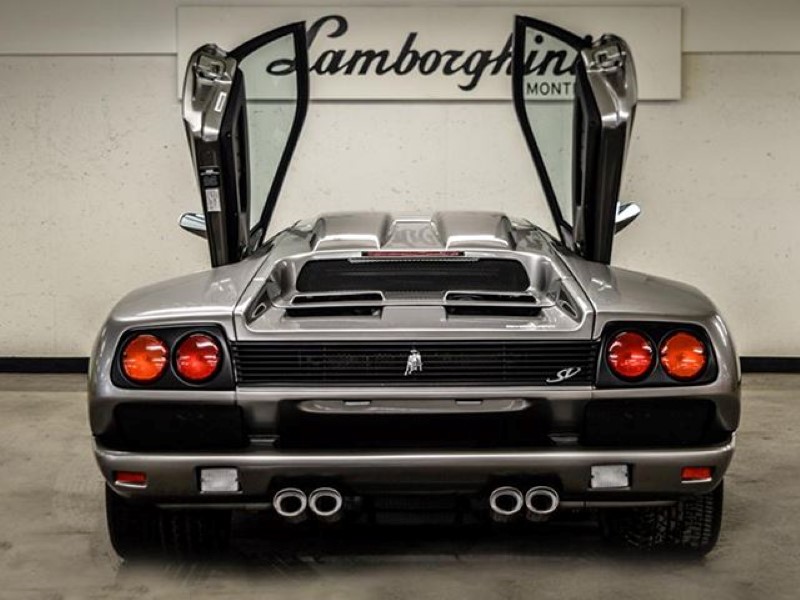 Estrenar un Lamborghini Diablo SV de 1999 es posible a día de hoy...