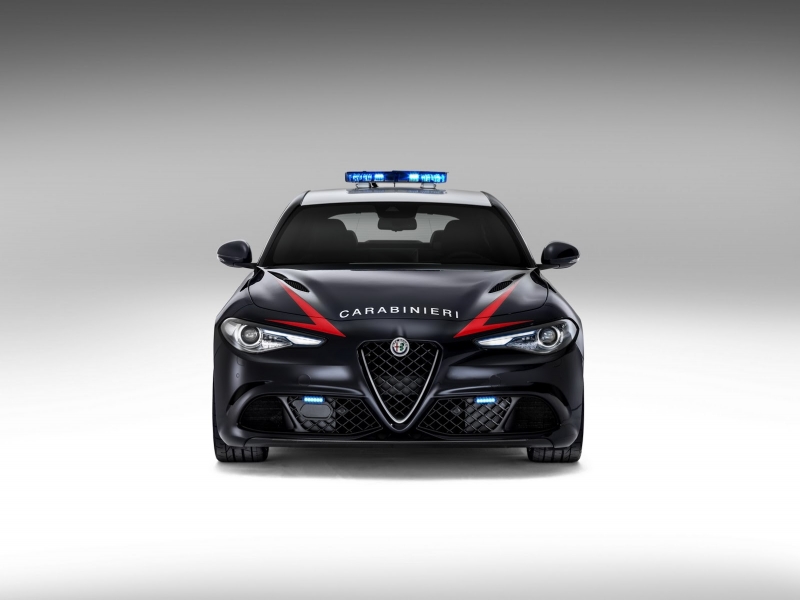 Alfa-Romeo-Giulia-QV0Police-3