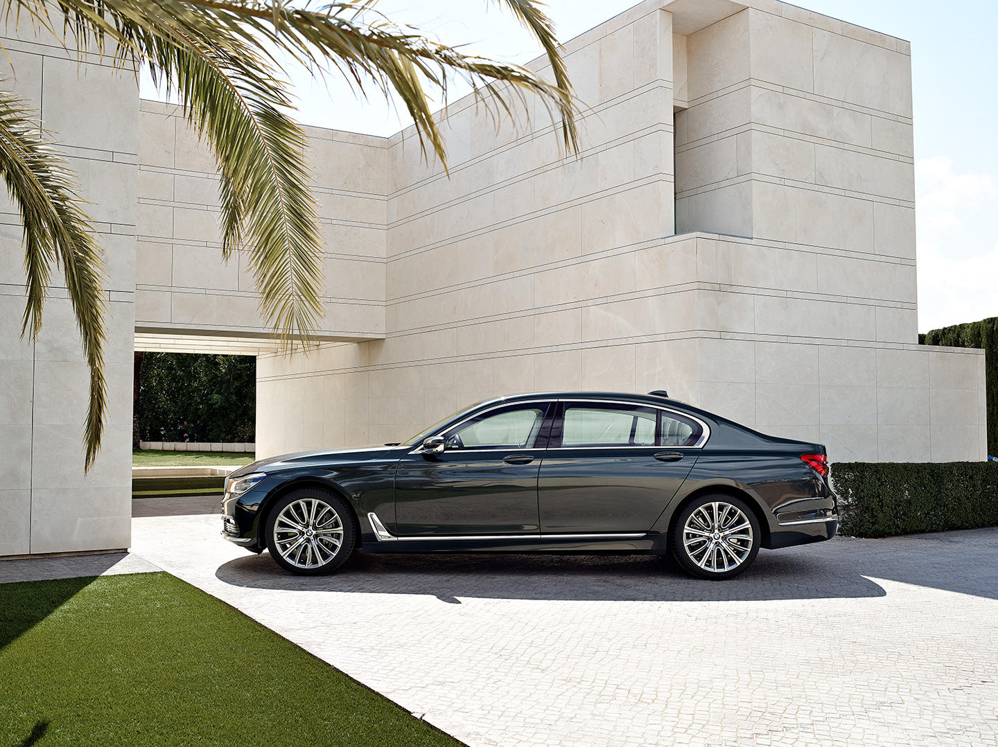 Ahora sí: BMW introduce el 750d, el diésel con cuatro turbos 3