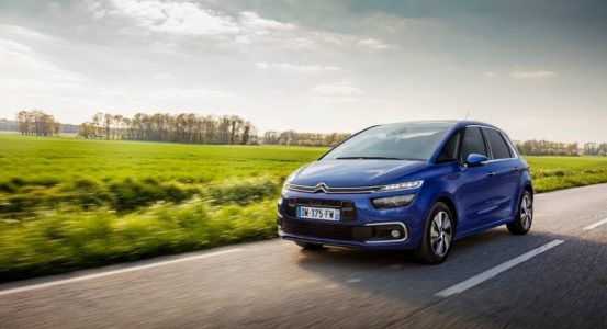 Citroën C4 Picasso y Grand C4 Picasso 2016: Más equipado y con un rediseño frontal