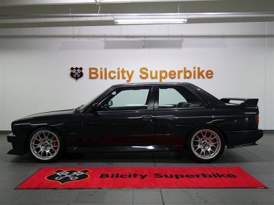 Este BMW M3 E30 con el V10 S85 del M5 puede ser tuyo... por 46.500 euros