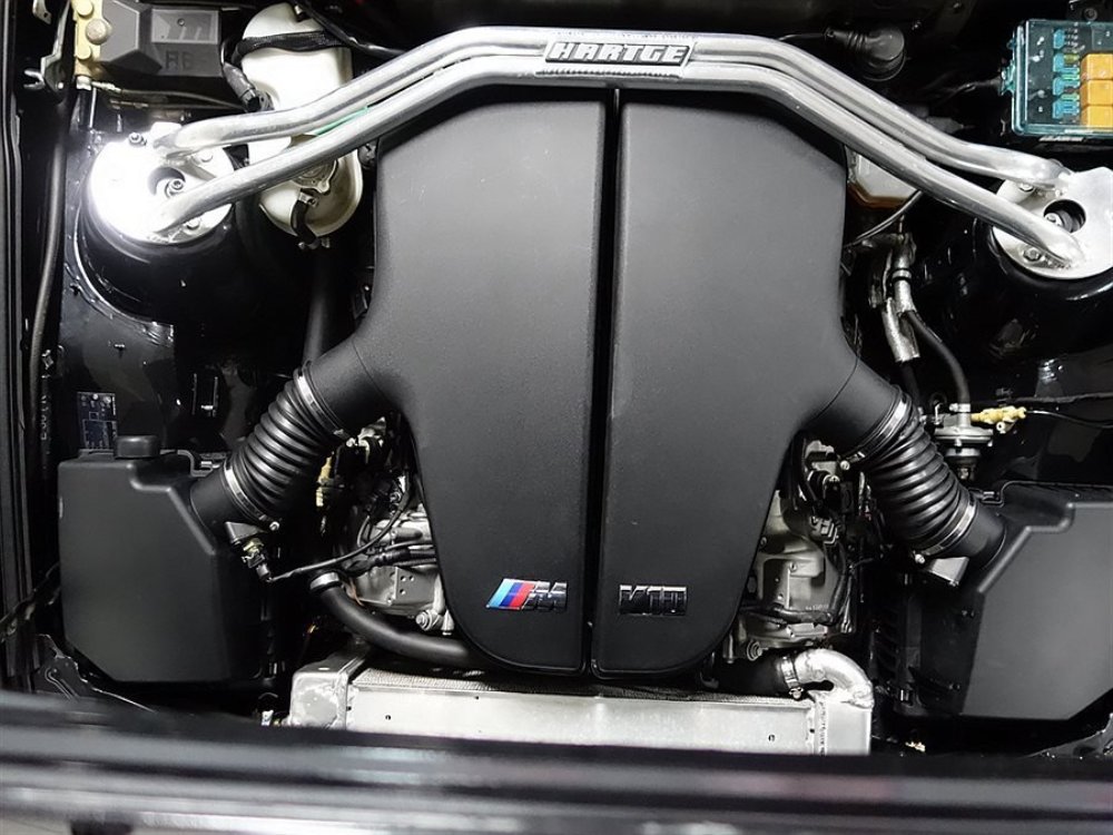Este BMW M3 E30 con el V10 S85 del M5 puede ser tuyo... por 46.500 euros 4