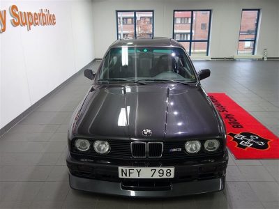 Este BMW M3 E30 con el V10 S85 del M5 puede ser tuyo... por 46.500 euros