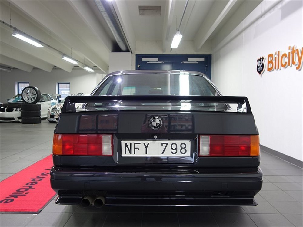 Este BMW M3 E30 con el V10 S85 del M5 puede ser tuyo... por 46.500 euros