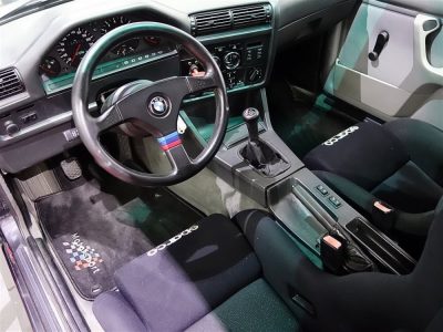 Este BMW M3 E30 con el V10 S85 del M5 puede ser tuyo... por 46.500 euros