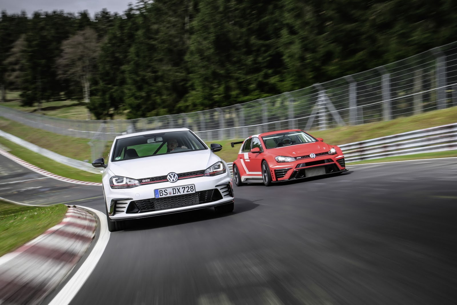Oficial: El Volkswagen Golf GTI Clubsport S es más rápido en 'ring que el BMW M4 y Honda Civic Type R...