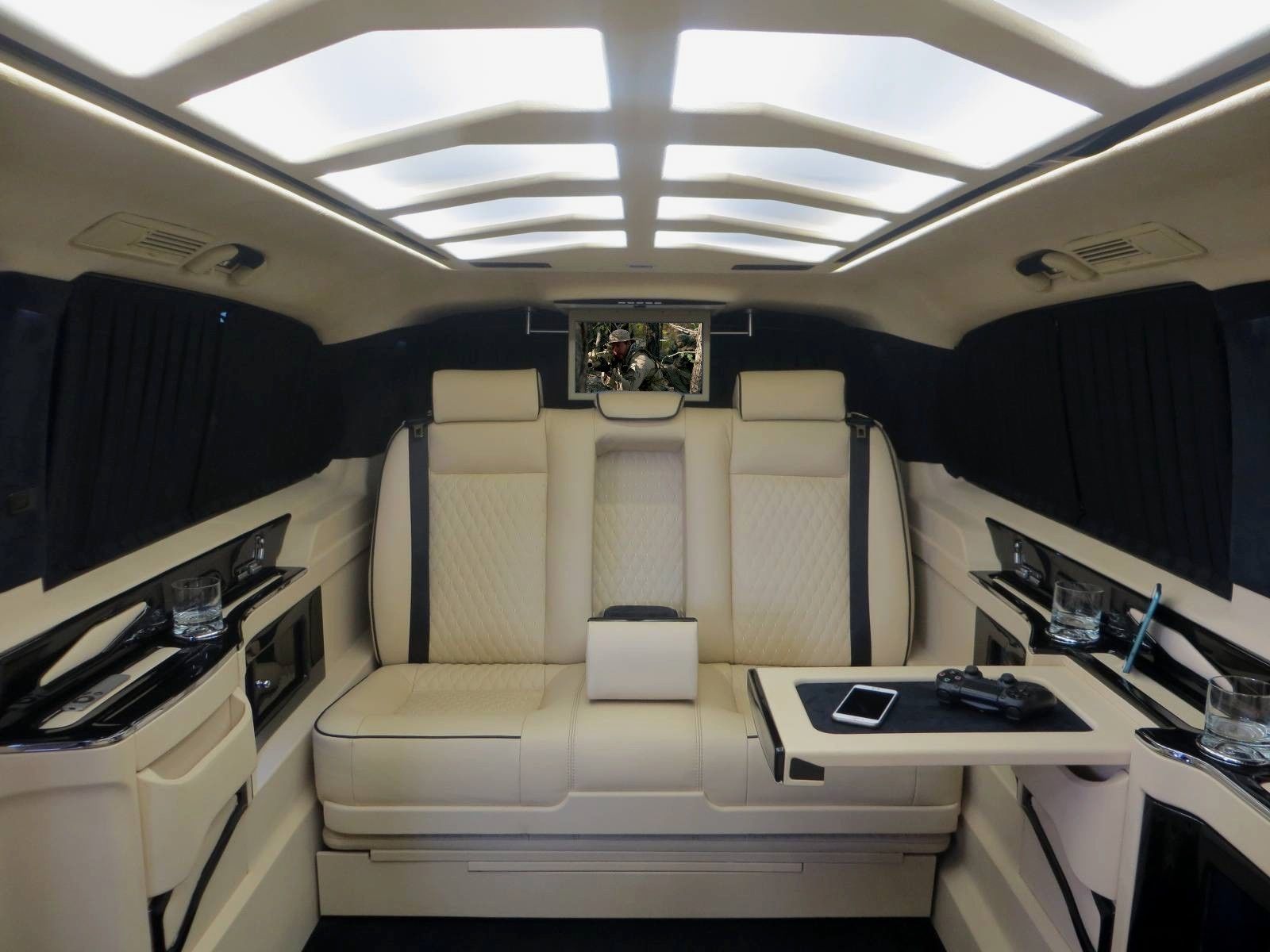 ¿Pagarías 176.000 euros por una Mercedes Clase V muy lujosa? 3