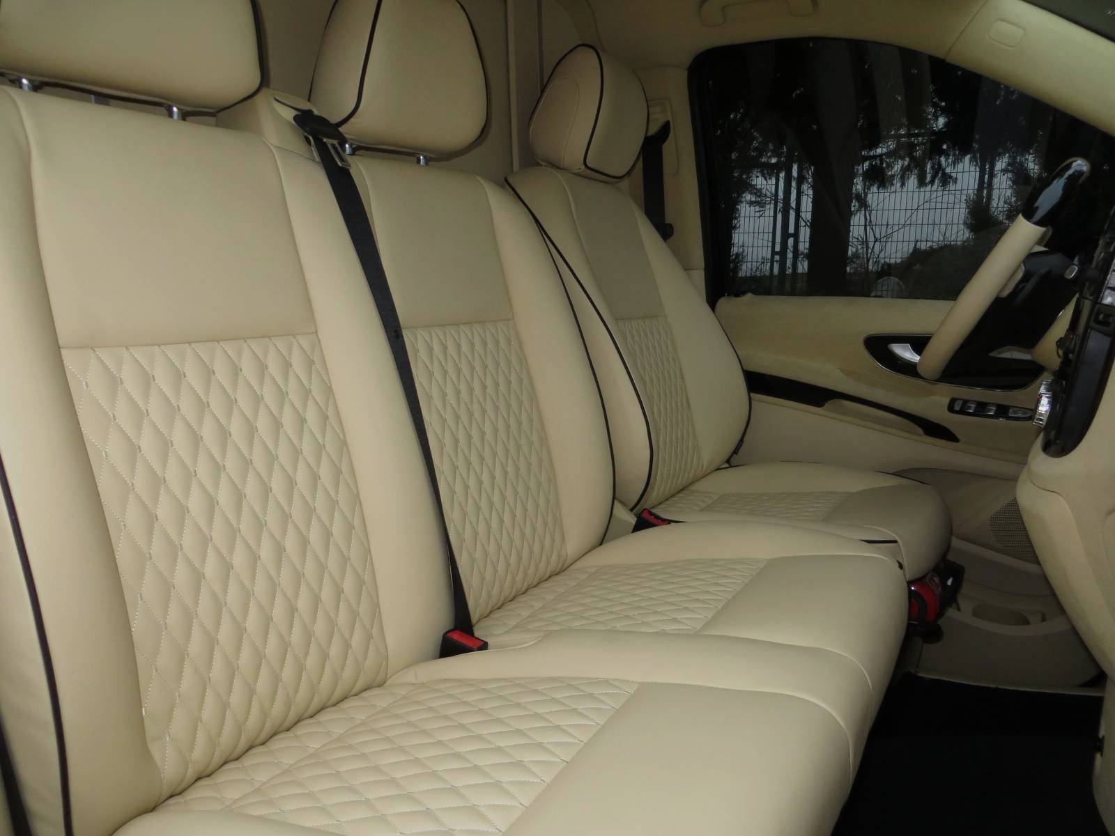 ¿Pagarías 176.000 euros por una Mercedes Clase V muy lujosa? 4