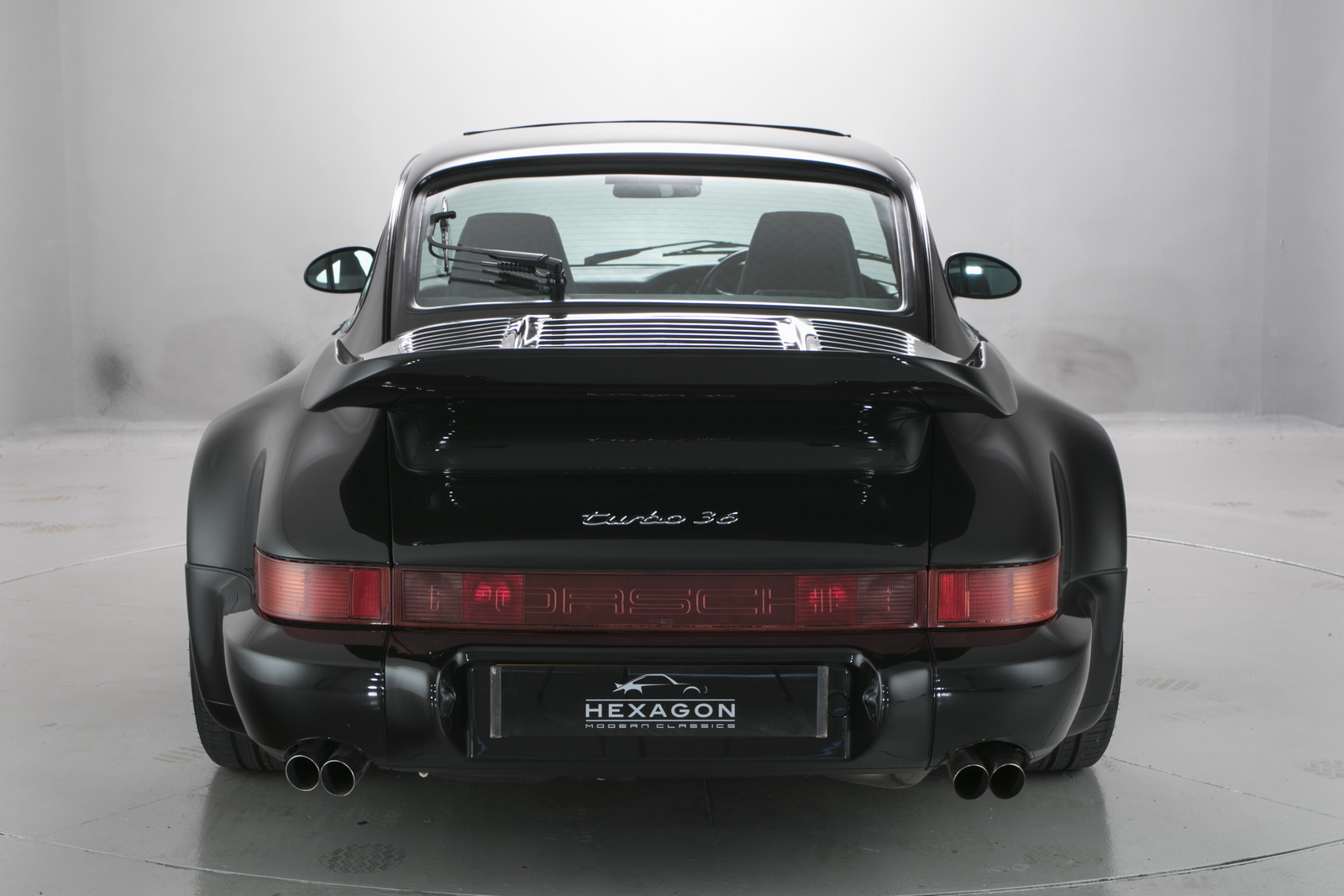 ¿Quieres hacerte con uno de los 76 Porsche 911 (964) Flachbau? Saca la billetera...