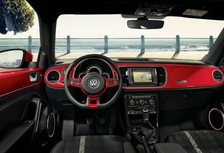 Volkswagen Beetle y Beetle Cabriolet 2017: Cambios estéticos para ganar presencia