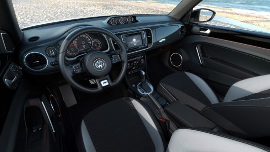 Volkswagen Beetle y Beetle Cabriolet 2017: Cambios estéticos para ganar presencia