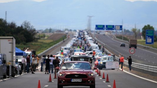 1.527 Ford en fila: así se logró batir un Récord Guiness en Bulgaría