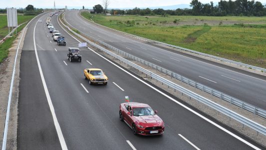 1.527 Ford en fila: así se logró batir un Récord Guiness en Bulgaría