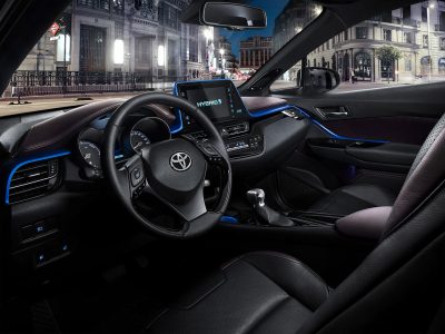 Así es el interior del crossover Toyota C-HR: Una disposición atrevida