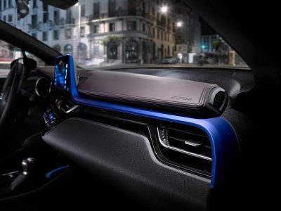 Así es el interior del crossover Toyota C-HR: Una disposición atrevida