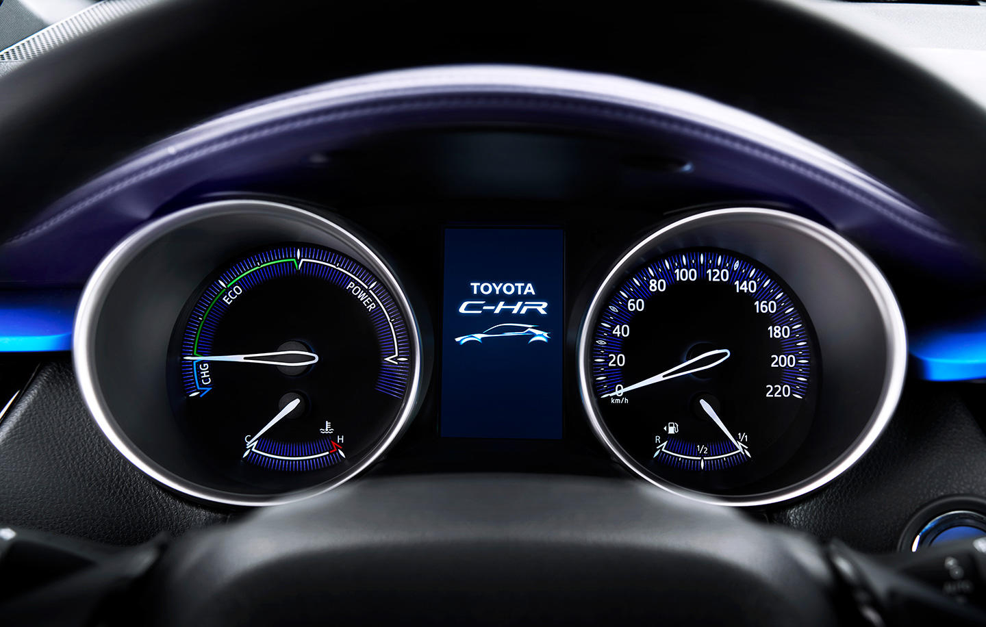 Así es el interior del crossover Toyota C-HR: Una disposición atrevida 5
