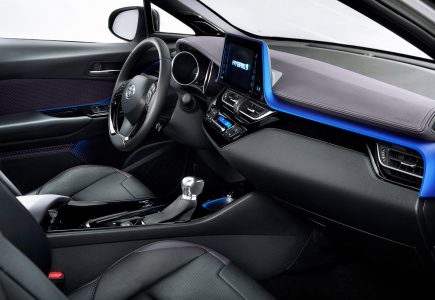 Así es el interior del crossover Toyota C-HR: Una disposición atrevida