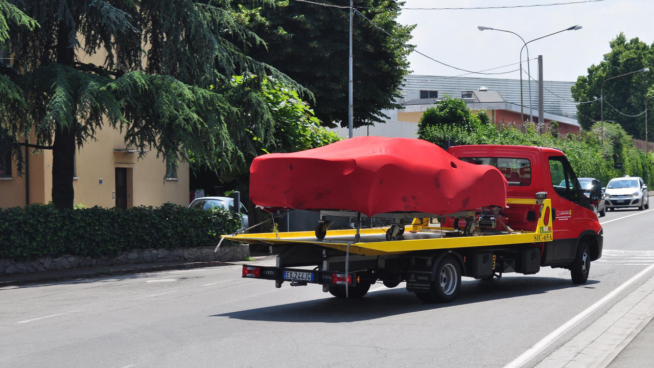 ¿Cazado? LaFerrari Spider, el descapotable italiano más rápido de la historia