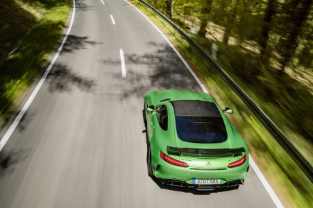 Mercedes-AMG GT R: 90 kilos menos que el AMG GT S y 577 CV de potencia