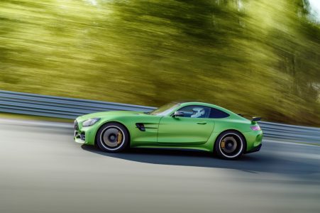 Mercedes-AMG GT R: 90 kilos menos que el AMG GT S y 577 CV de potencia