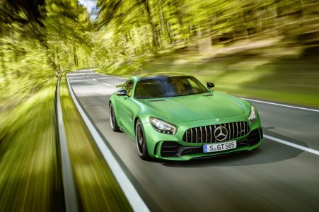 Mercedes-AMG GT R: 90 kilos menos que el AMG GT S y 577 CV de potencia