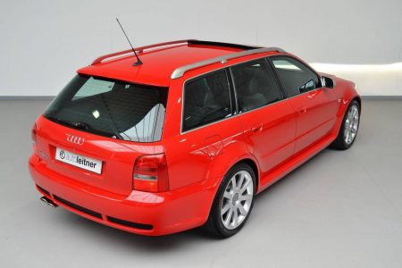 Hacerte con un Audi RS4 Avant de 2001 prácticamente nuevo es posible... por 99.500 euros