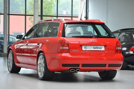 Hacerte con un Audi RS4 Avant de 2001 prácticamente nuevo es posible... por 99.500 euros