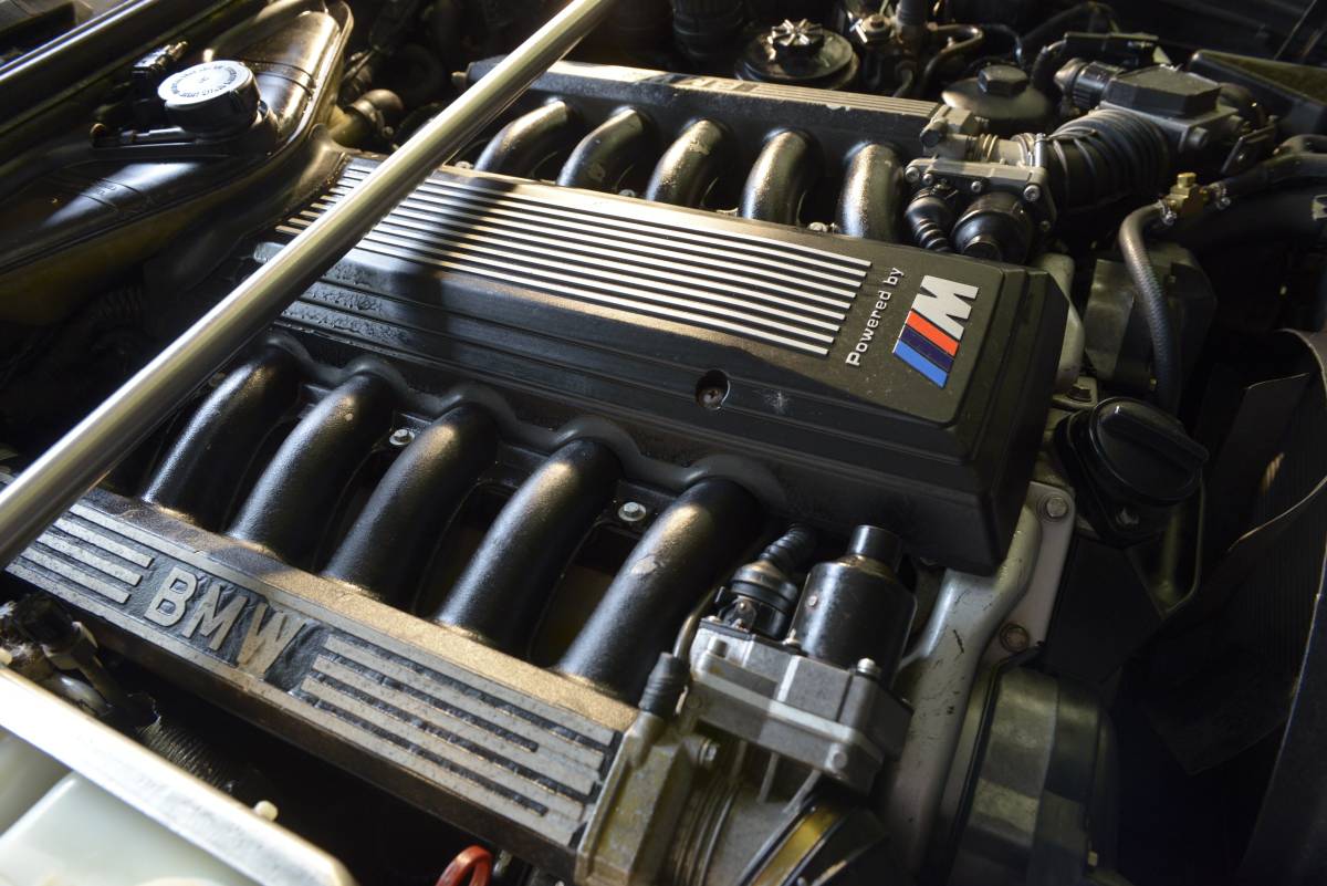 ¿Un BMW M5 E34 con el motor V12 de un BMW 850 CSi? Hoy te acercamos uno 2