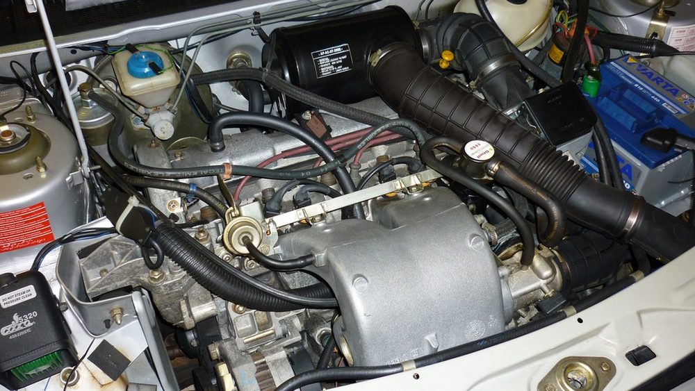 ¿Te gastarías 36.000 euros en un Peugeot 205 GTI en perfecto estado? Alguien lo ha hecho 11