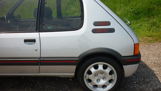 ¿Te gastarías 36.000 euros en un Peugeot 205 GTI en perfecto estado? Alguien lo ha hecho