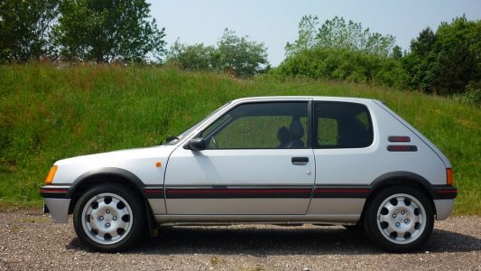 ¿Te gastarías 36.000 euros en un Peugeot 205 GTI en perfecto estado? Alguien lo ha hecho