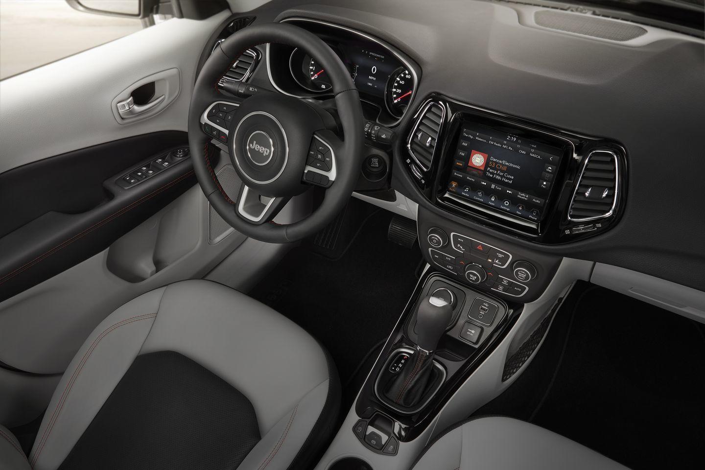Así es el nuevo Jeep Compass 2017: Llega el reemplazo de los Patriot y Compass de anterior generación 2