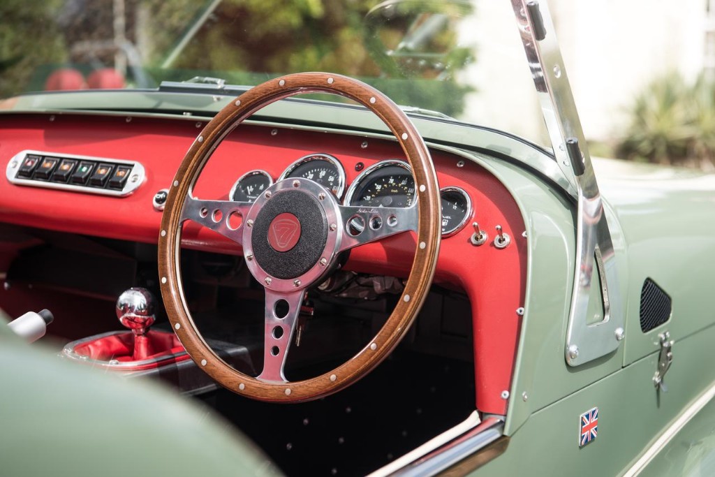 Caterham Seven Sprint: Aires retro para el 60 aniversario 8