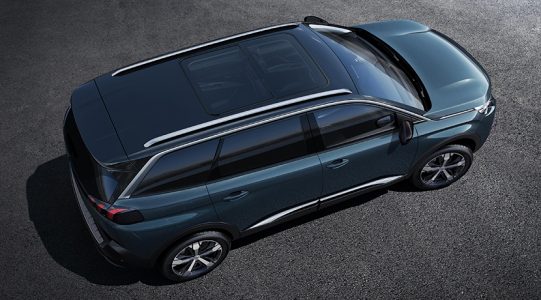 El nuevo Peugeot 5008 se transforma en un SUV siguiendo la estela de sus rivales