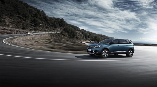 El nuevo Peugeot 5008 se transforma en un SUV siguiendo la estela de sus rivales