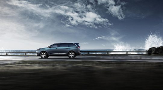 El nuevo Peugeot 5008 se transforma en un SUV siguiendo la estela de sus rivales