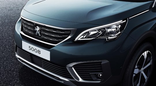El nuevo Peugeot 5008 se transforma en un SUV siguiendo la estela de sus rivales