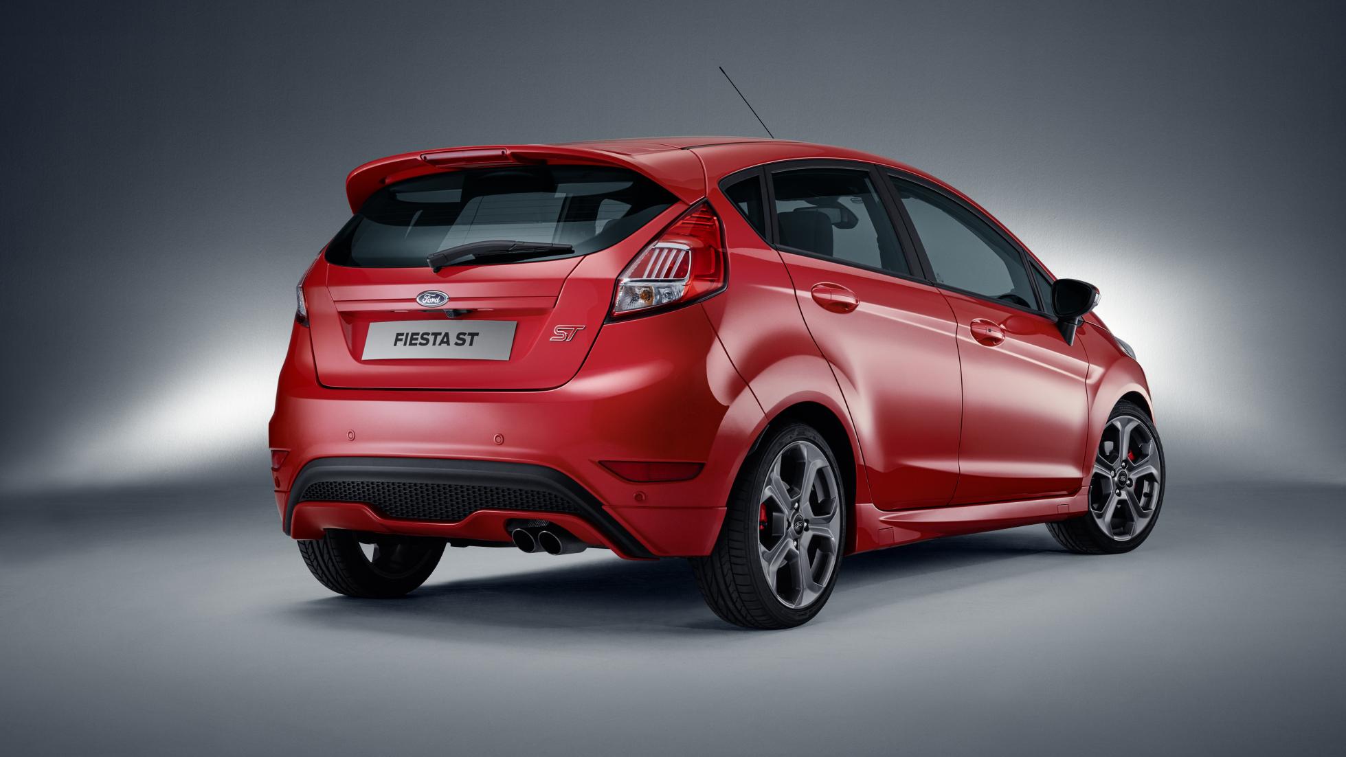 Ford lanza el Fiesta ST de cinco puertas: Compitiendo de tú a tú con el Renault Clio R.S.