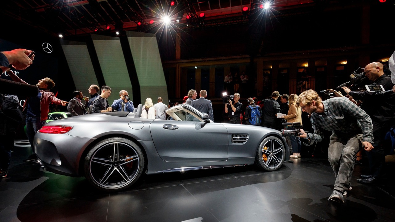 Mercedes AMG GT C Roadster: más potente y veloz que el AMG GT S, y descapotable