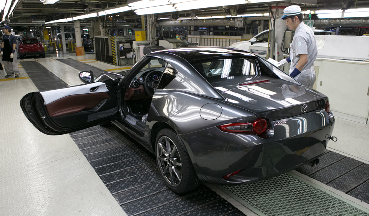 El Mazda MX-5 RF comienza a producirse: En EEUU ya está disponible desde 30.000 euros