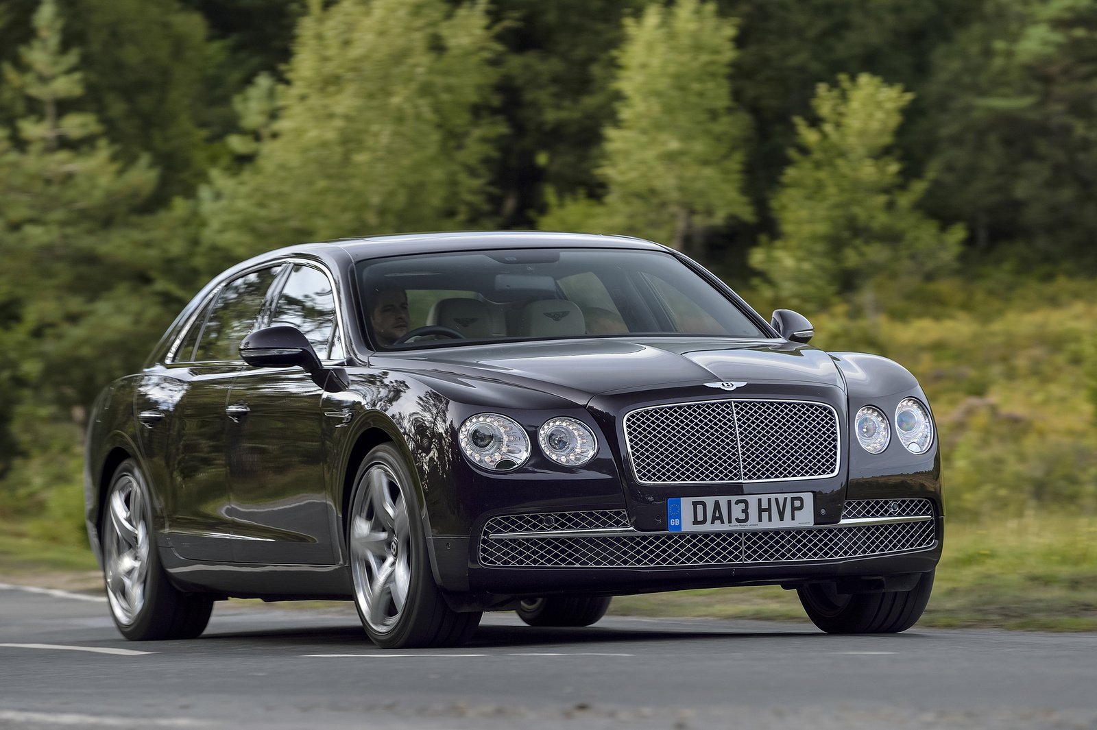 El nuevo Bentley Flying Spur llegará a finales de 2017, estará basado en el Panamera 2