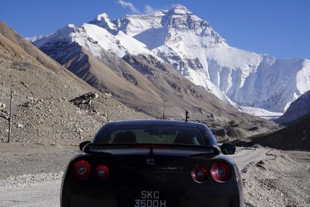 ¿Te atreverías a ir al campo base del Everest con tu Nissan GT-R?